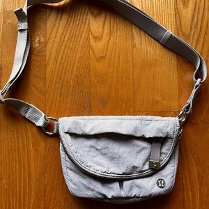 Lululemon All Night Festival bag light gray like new
